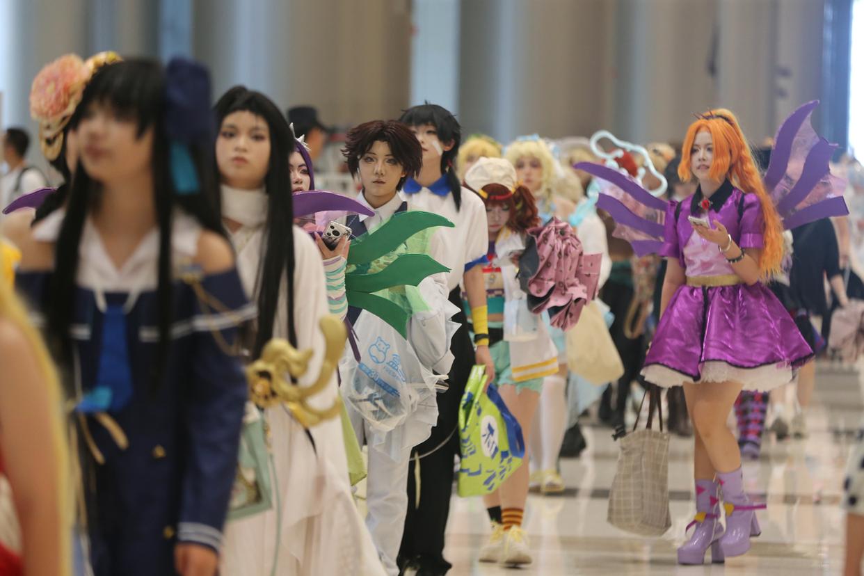 杭州：人潮涌动共赏cosplay盛宴