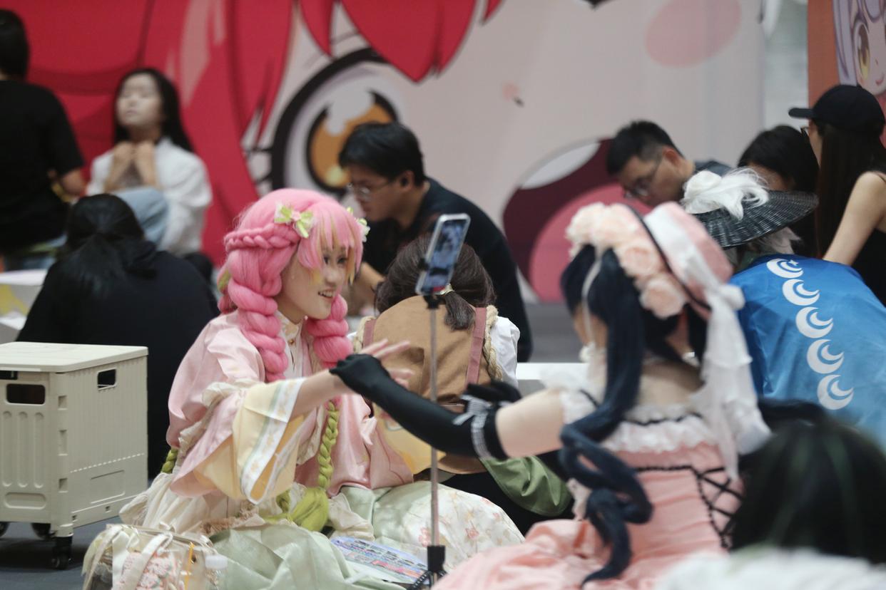 杭州：人潮涌动共赏cosplay盛宴