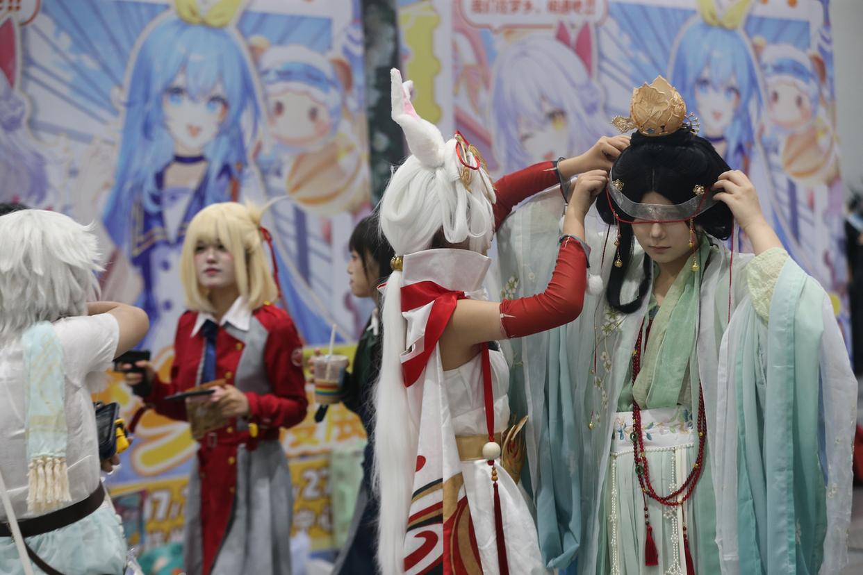杭州：人潮涌动共赏cosplay盛宴